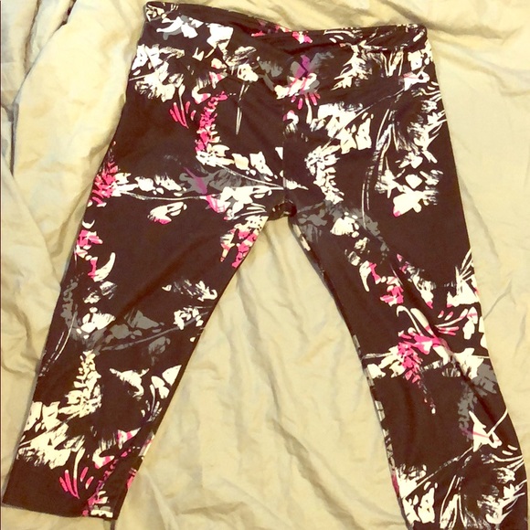 Fabletics Pants - Fabletics workout capris